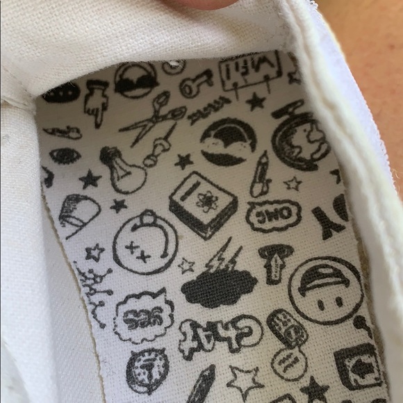 The smiley company toddler shoe $$$$. Uro size 25 - Picture 4 of 8